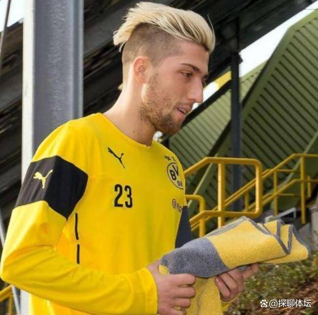 突发！35岁德甲天王含泪退役：刚送走哥哥，父亲又病重，撑不住了